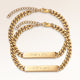 Freundschafts-Armbänder, Paar aus zwei Bar Armbändern in Gold mit personalisierter Gravur, von Mon Chou