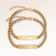 Paar-Armbänder, Set aus zwei Bar-Armbändern in Gold mit personalisierter Gravur, von Mon Chou
