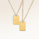 Freundschafts-Halsketten, Paar aus zwei quadratische Halsketten in Gold mit personalisierter Gravur, von Mon Chou
