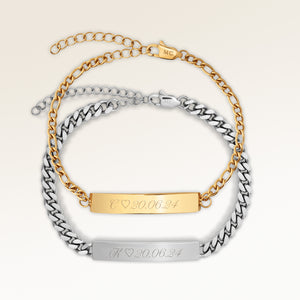 Paar-Armbänder, Set aus zwei Bar-Armbändern in Gold und Silber mit personalisierter Gravur, von Mon Chou